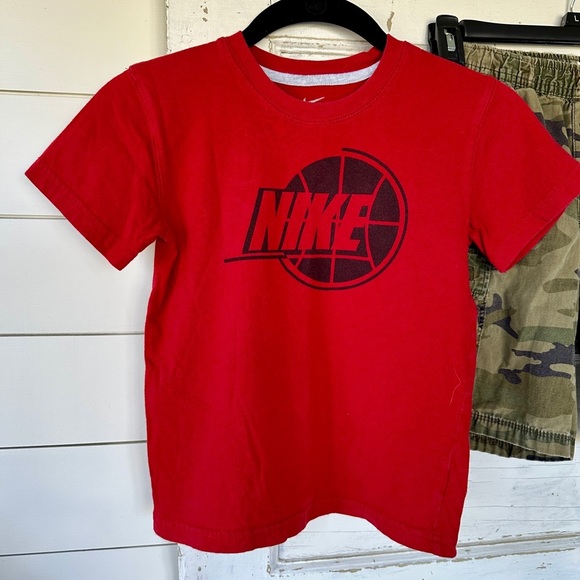 NIKE, BOYS SHORT SLEEVE, RED SHIRT, & CHILDRENS PLACE, BOYS CAMO SHORTS, SIZE 7 - Picture 3 of 8